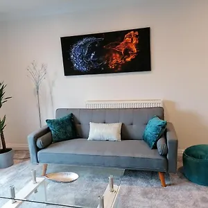 Apartment Luxury Modern 2 Bed Apartment, Free Undercroft Parking For 1 Car, Southampton