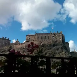 bnbbuddy-apartments-stylish-castle-view-apartment.edinburghhotelsuk.org/